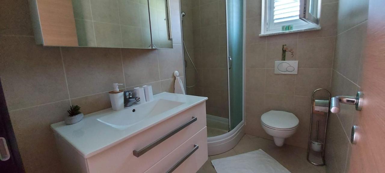 Apartmani Tomislav Đảo Krk Ngoại thất bức ảnh